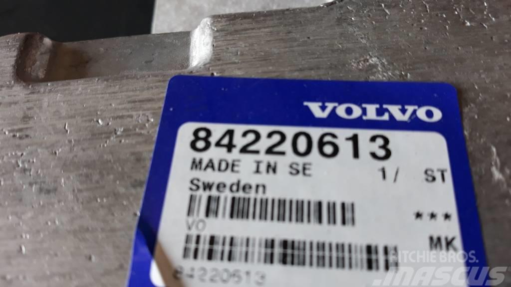 Volvo FOOT PLATE 84220613 Druge komponente