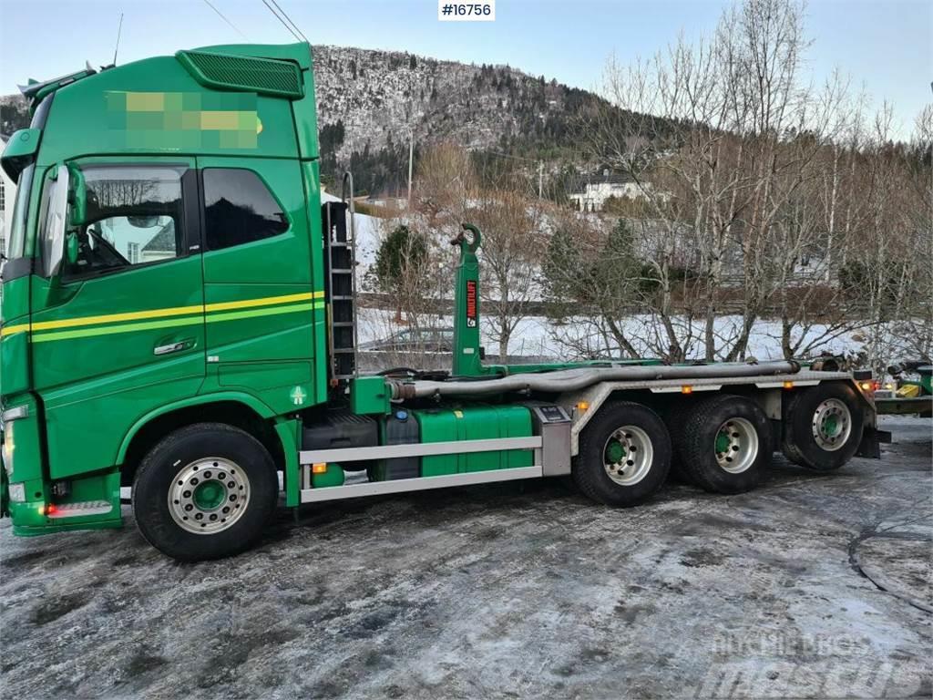 Volvo FH 8x4 hooklift truck w/ 24h multilift and compres Kotalni prekucni tovornjaki