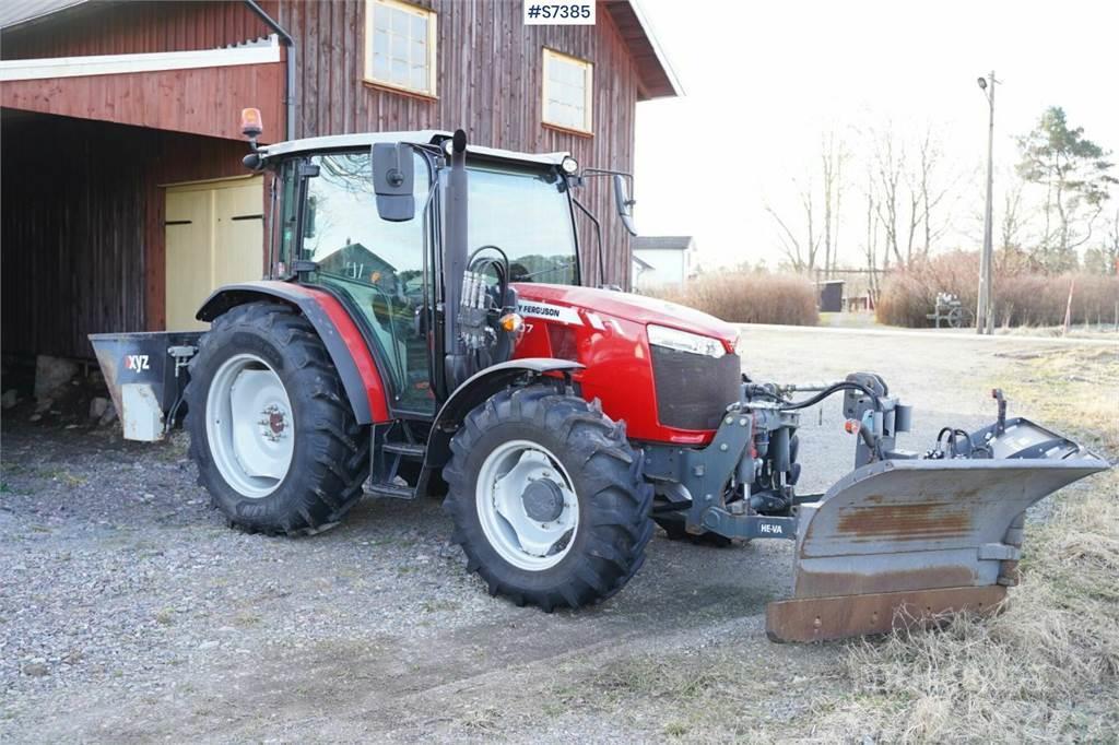 Massey Ferguson MF 4707 with sand spreader and folding plough Traktorji