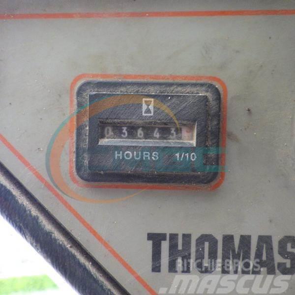 Thomas 153 Kolesni nakladalci