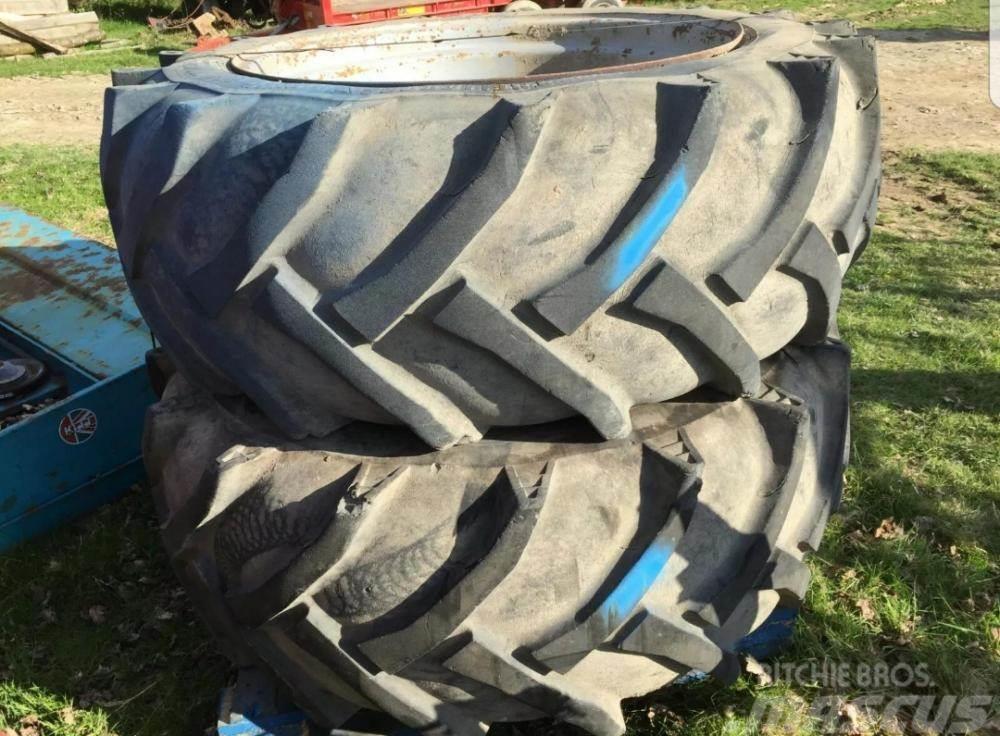  Tractor tyres and wheels 600/55-38 £300 plus vat £ Gume, kolesa in platišča