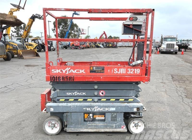 SkyJack SJIII 3219 Scissor lifts