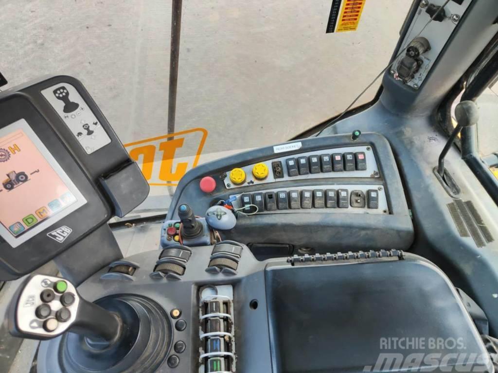 JCB Fastrac 8250 Traktorji