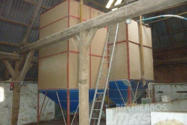  Flex 7 ton indendørssilo 2 stk.  Begge med indblæs Oprema za razkladanje silosa