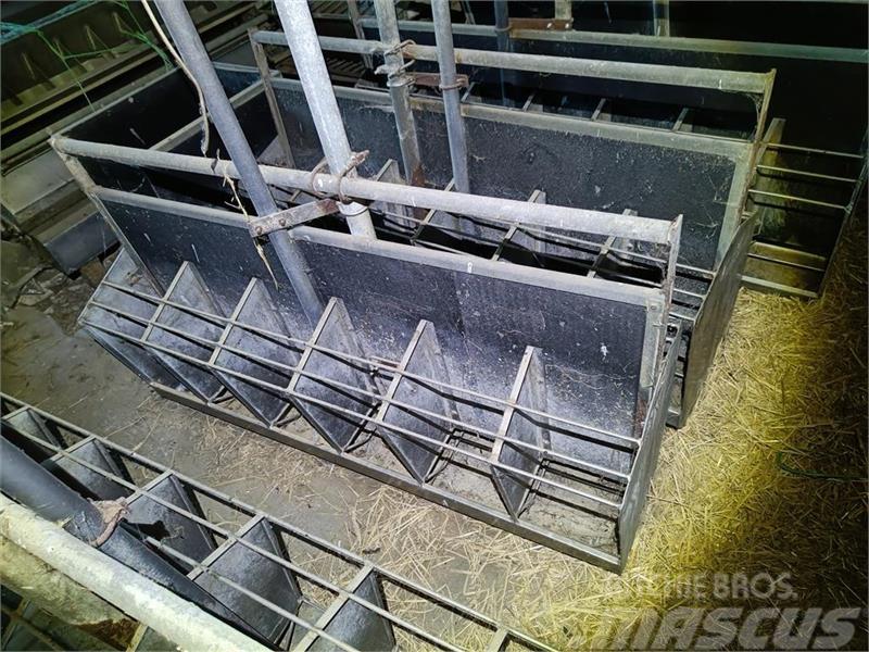  - - -  Vådfodrings krybber Other livestock machinery and accessories