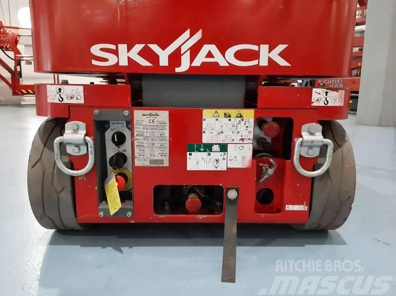 SkyJack SJ 12 Vertikalna dvigala