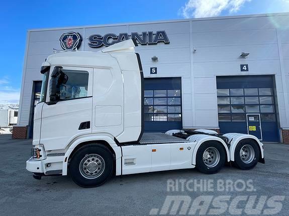 Scania R590A6x4NB, tandemløft Vlačilci