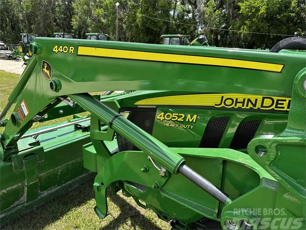 John Deere 4052M Traktorji
