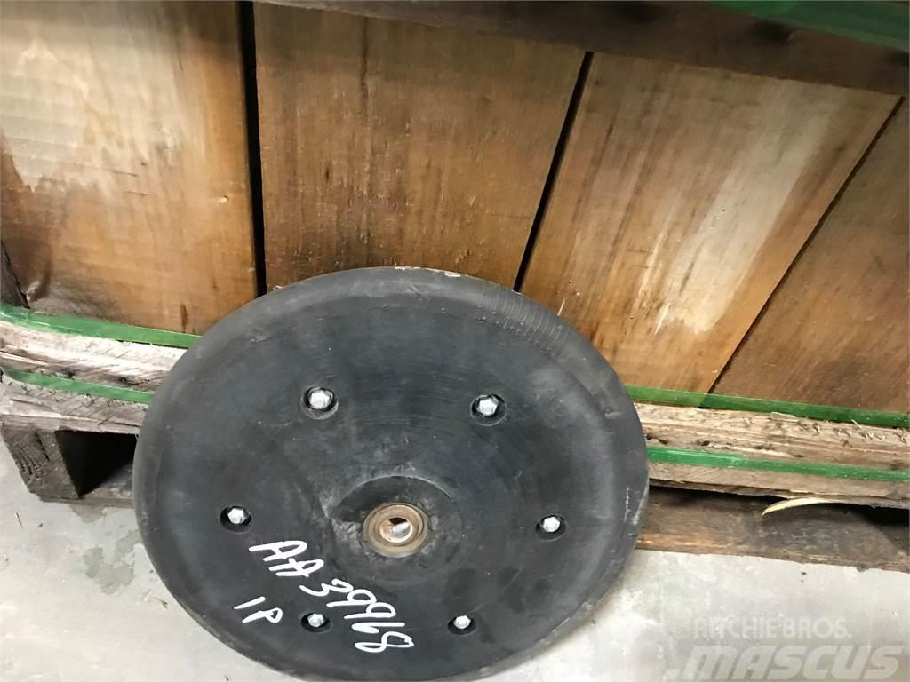 John Deere AA39968 rubber closing wheel Drugi stroji in priključki za setev in sajenje