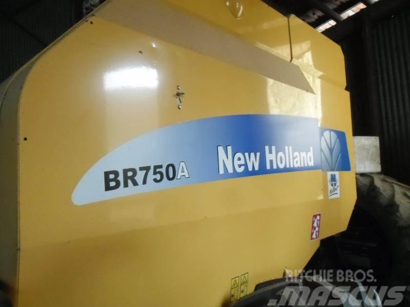 New Holland BR 750A Balirke (okrogle bale)