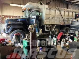 Mack RD688S Dump Truck Kiper tovornjaki