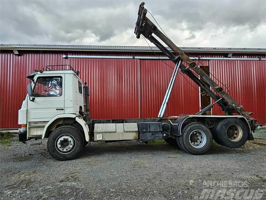 Scania 113H myydään katsastettuna Razstavljivi tovornjaki z žičnimi dvigali