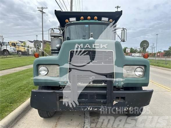 Mack R690ST Kiper tovornjaki