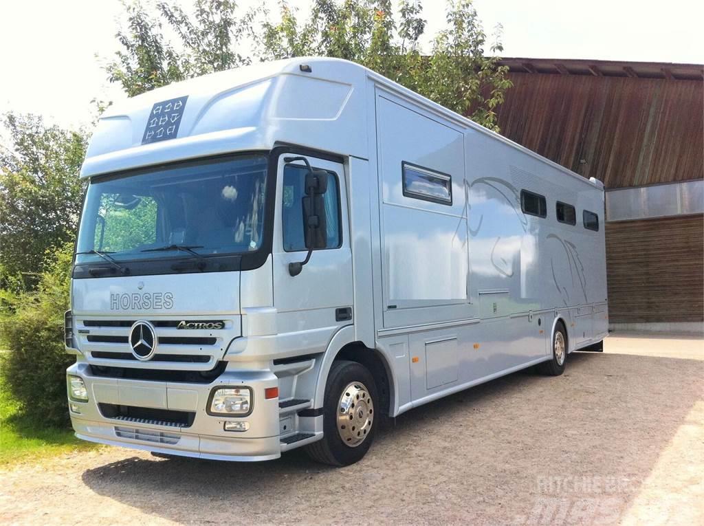 Mercedes-Benz Actros Horse transporter Tovornjaki za prevoz živine