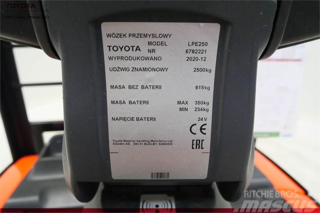 Toyota LPE250 Električni nizko dvižni viličar s stojiščem