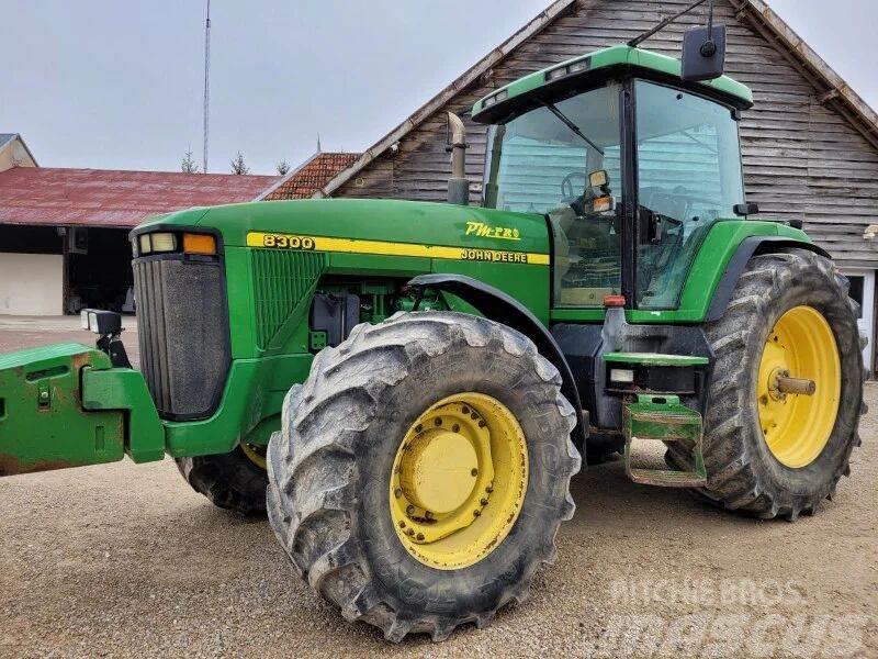 John Deere 8300 Traktorji