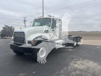 Mack GRANITE 64FT