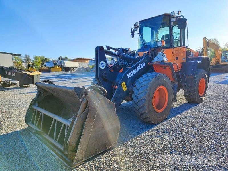 Komatsu WA200PZ Kolesni nakladalci
