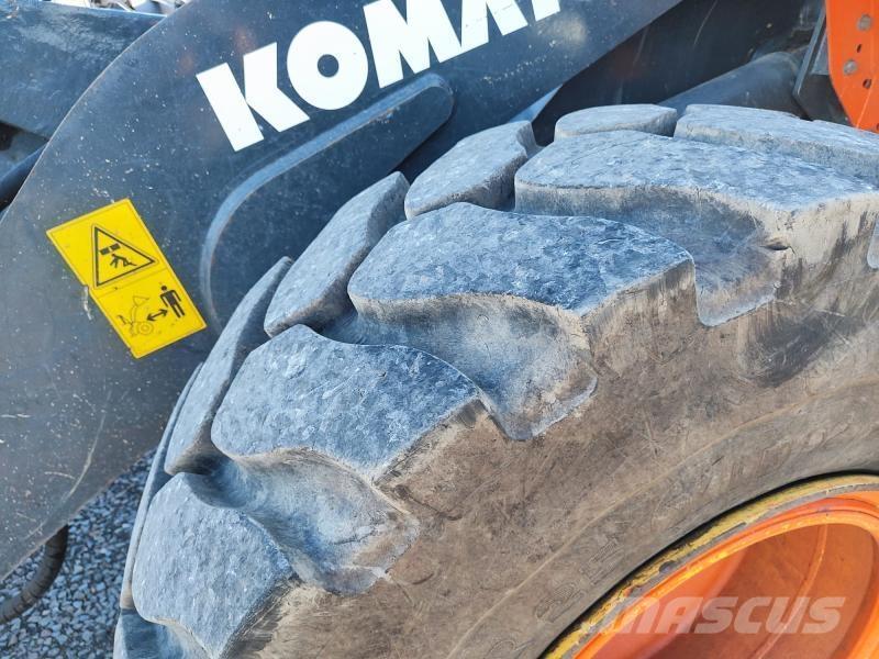 Komatsu WA200PZ Kolesni nakladalci