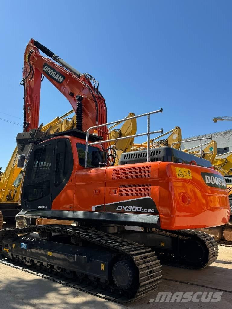Doosan DX 300 LCA Bagri goseničarji