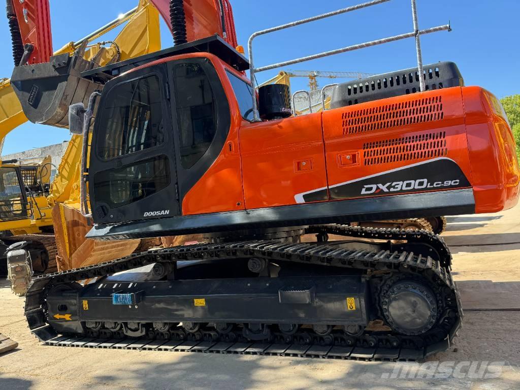 Doosan DX 300 LCA Bagri goseničarji