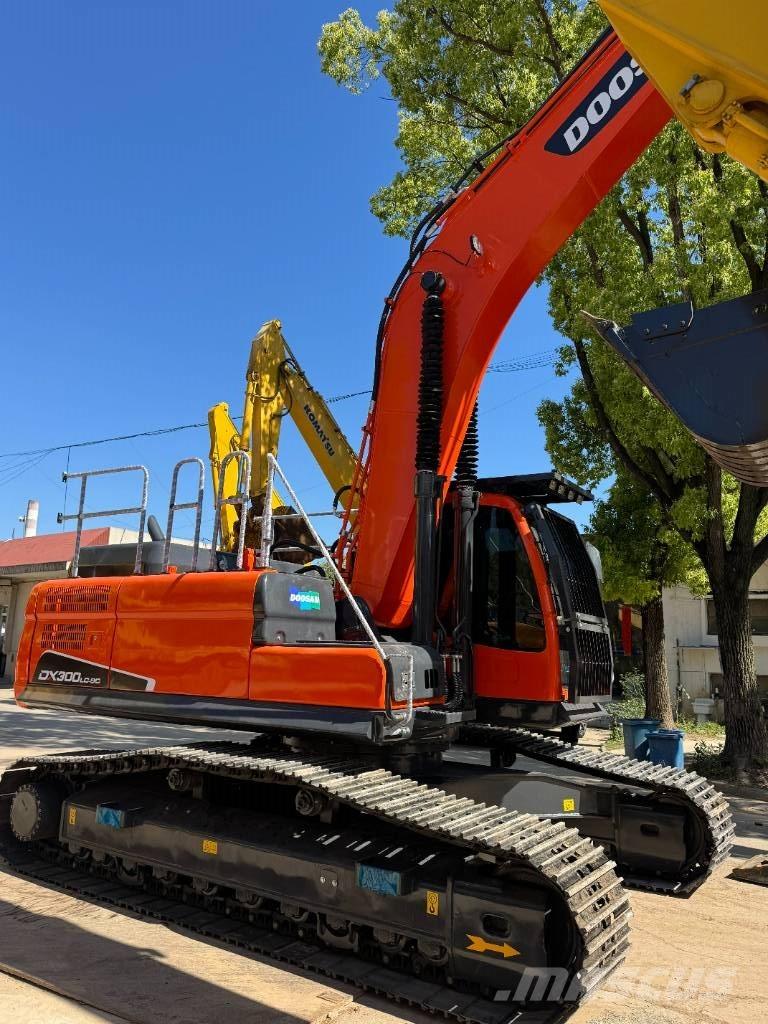 Doosan DX 300 LCA Bagri goseničarji