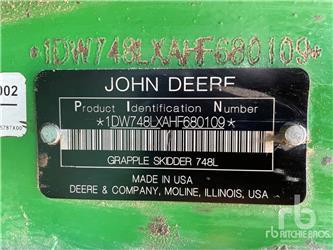 John Deere 748L