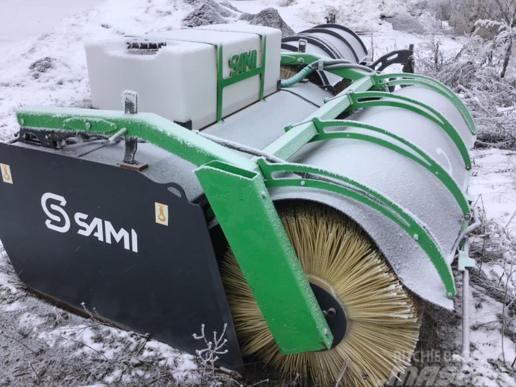  Kauhaharja K 2000 vesityksellä Drugi stroji za cesto in sneg