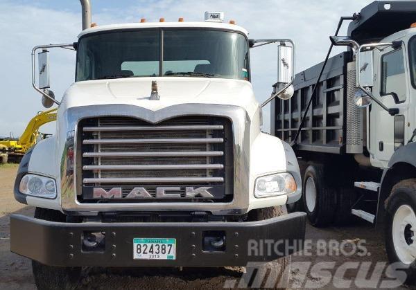 Mack water truck GU813E Tovornjaki cisterne