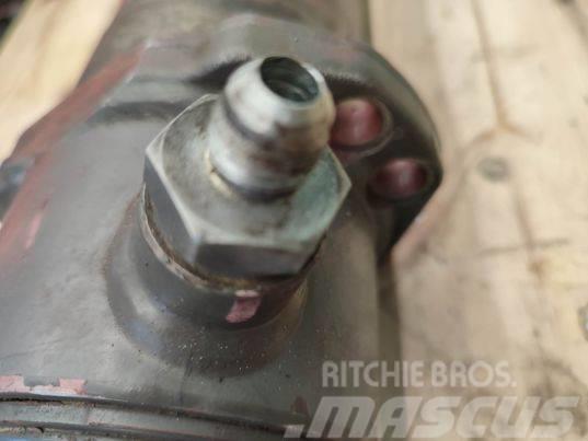 Massey Ferguson 9407 steering actuator Boom in dipper roke