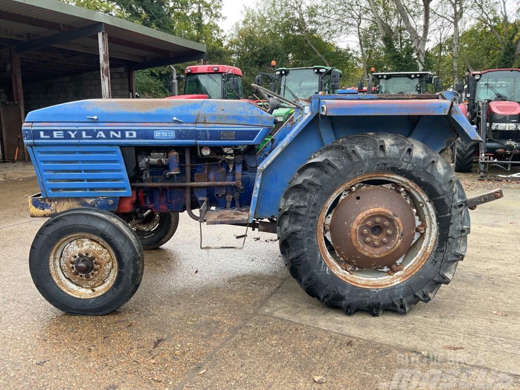 Leyland 253 Traktorji