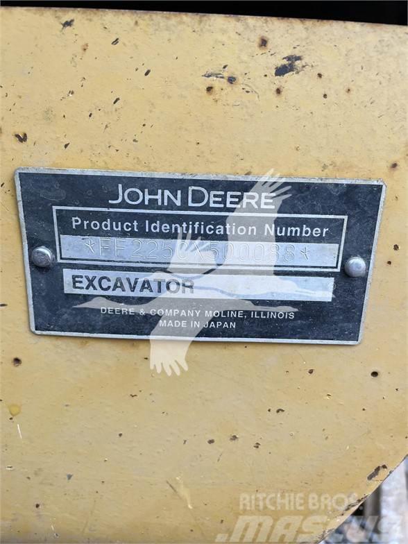 John Deere 225C LC Bagri goseničarji