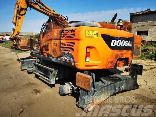 Doosan DX 140W track Gosenice