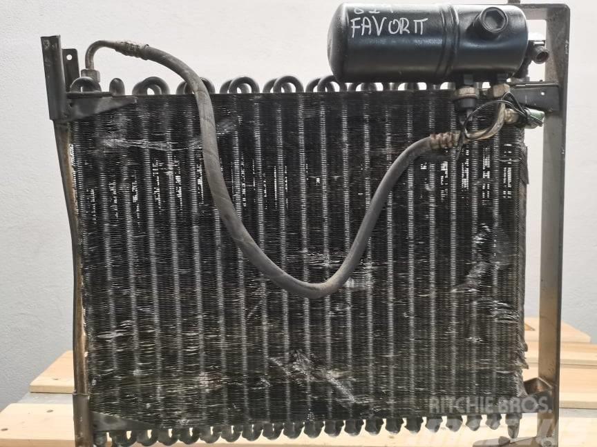 Fendt 926 Favorit {radiator conditioning Radiatorji