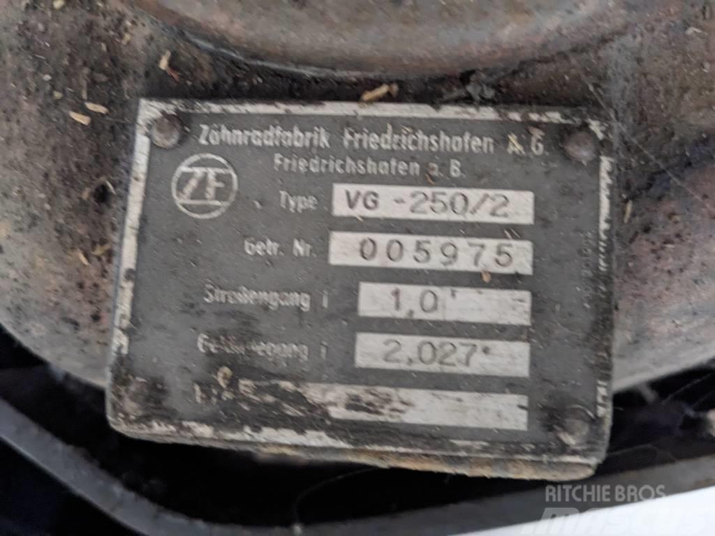 ZF Verteilergetriebe VG-250/2 Menjalniki