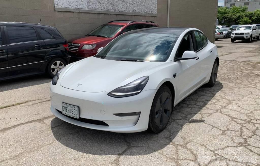 Tesla Model 3 Avtomobili
