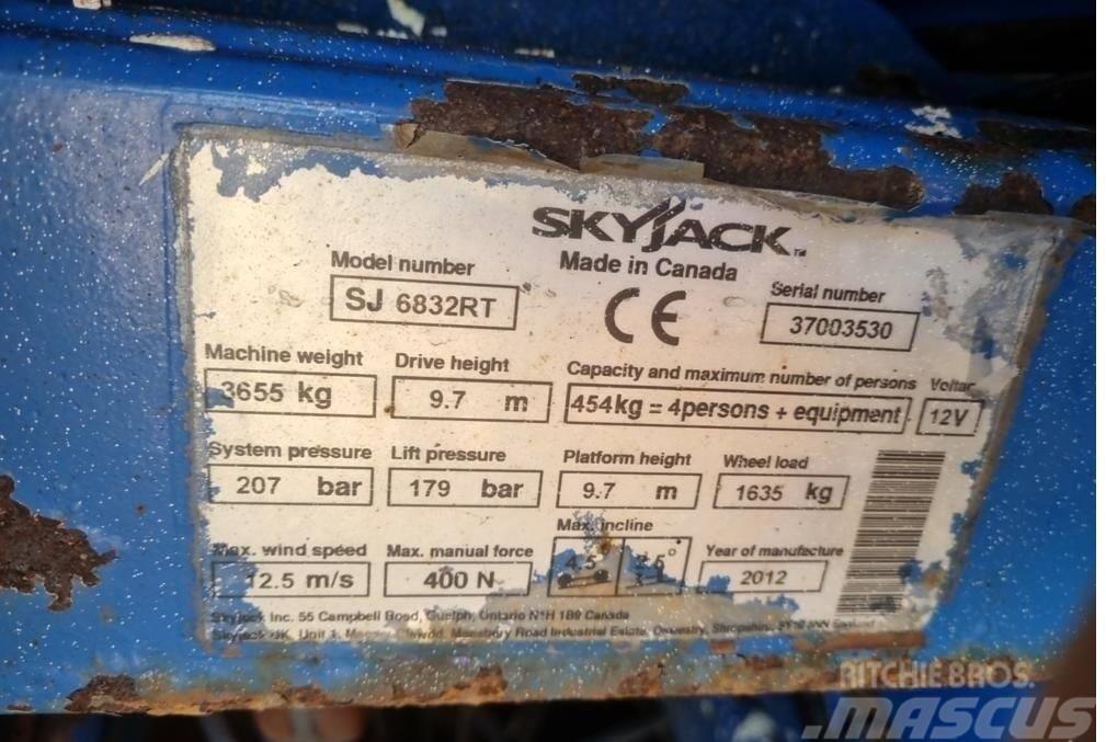 SkyJack SJ 6832 RT Škarjaste dvižne ploščadi