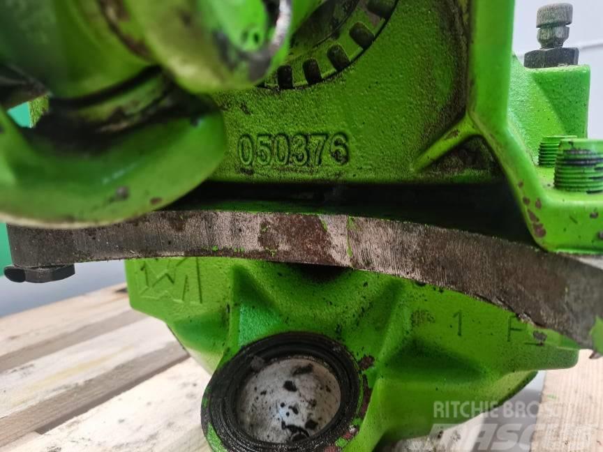 Merlo P 34.7 {050376  front right crossover Osi