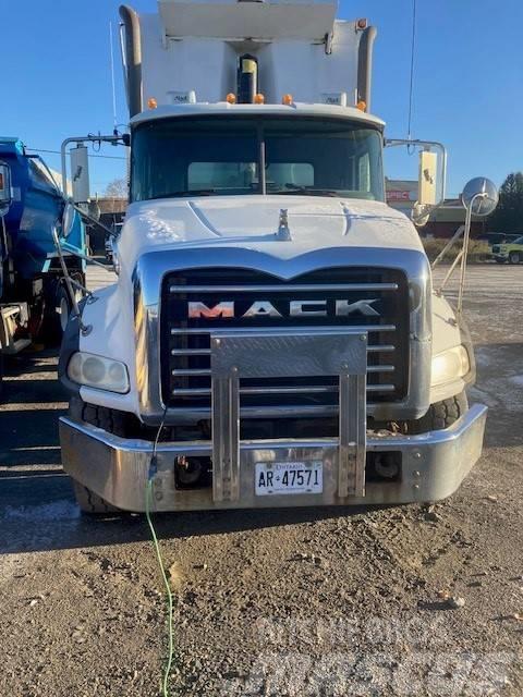 Mack GU813 Kiper tovornjaki