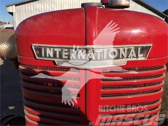 International W4 Traktorji