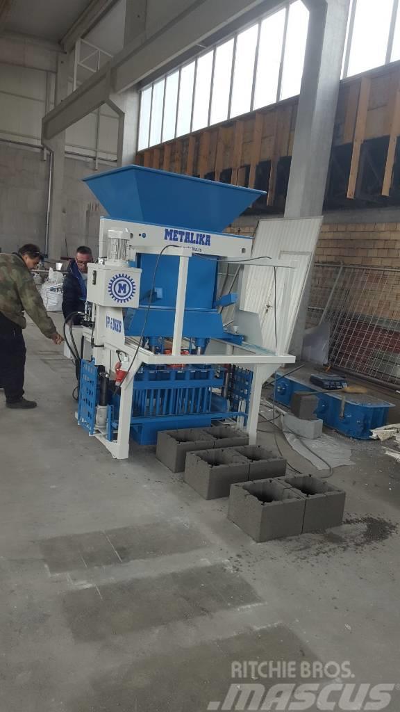 Metalika Concrete block making machine Stroji za betonsko galanterijo