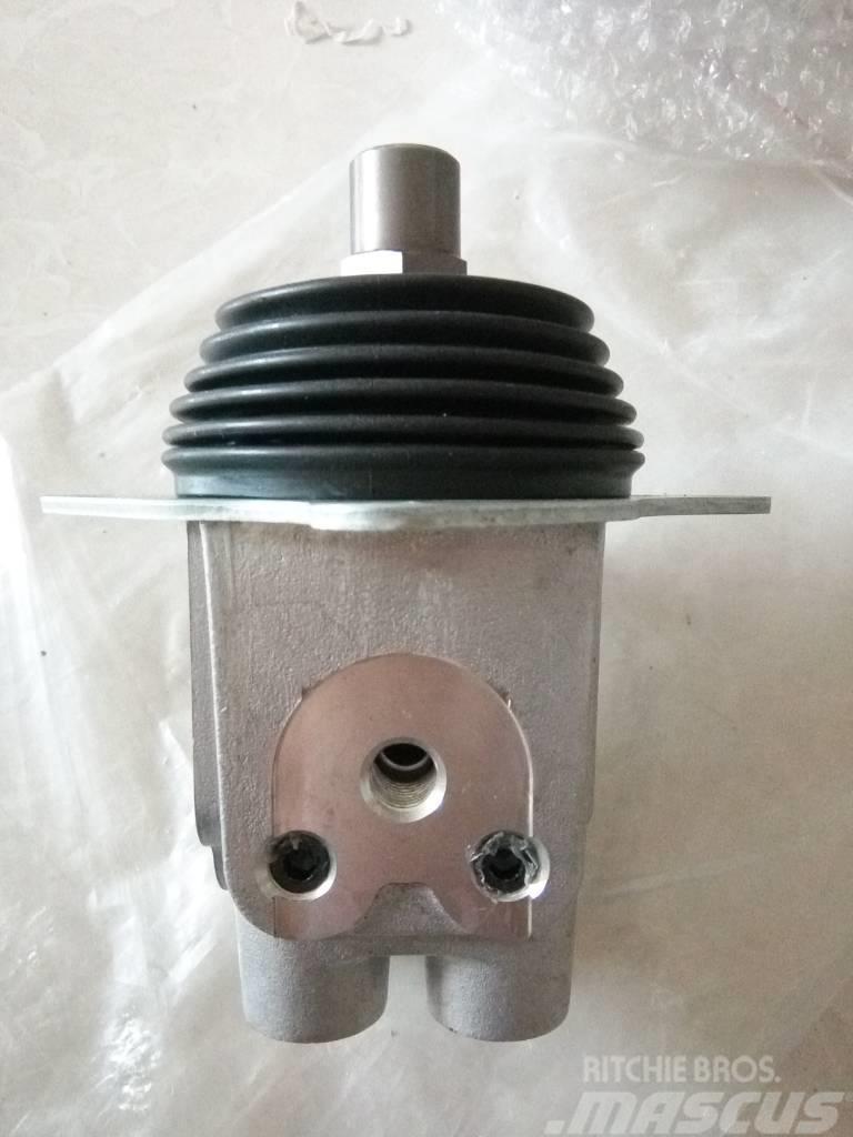 Komatsu PC400-7 pilot valve Nakladalne žlice