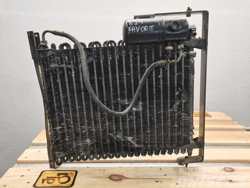 Fendt 824 Favorit {radiator conditioning Radiatorji