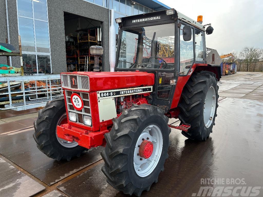 International 844 S 4x4 Traktorji
