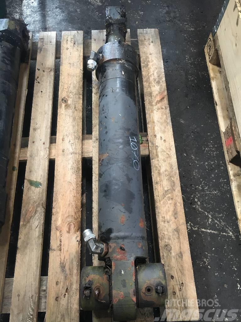 Timberjack 1070 TJ180 dipper cylinder Dvigala za gozdne kombajne