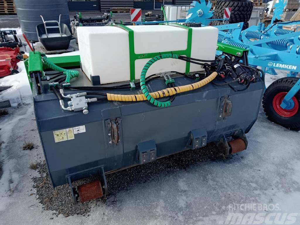 Sami K 2000 kauhaharja vesityksellä Drugi stroji za cesto in sneg