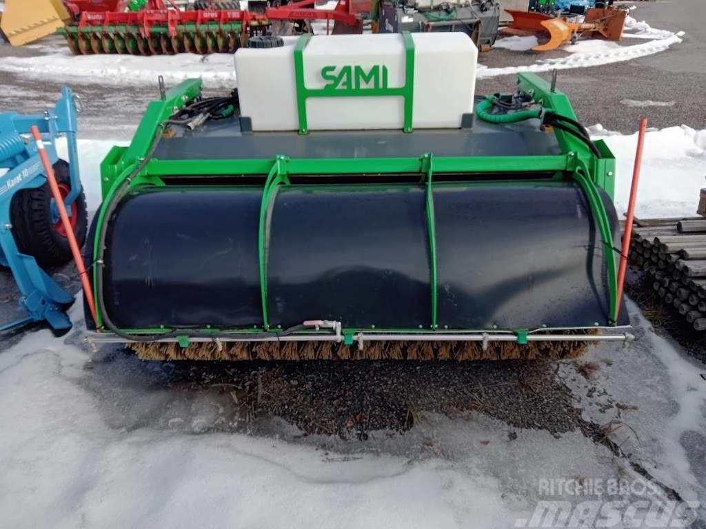 Sami K 2000 kauhaharja vesityksellä Drugi stroji za cesto in sneg