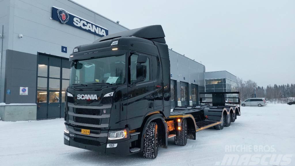 Scania R560 B10X4*6NB koneenkuljetusauto Tovornjaki za prevoz gozdnih strojev
