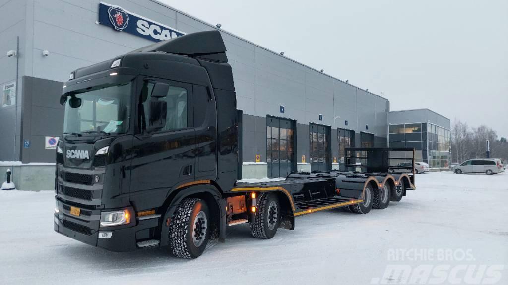 Scania R560 B10X4*6NB koneenkuljetusauto Tovornjaki za prevoz gozdnih strojev