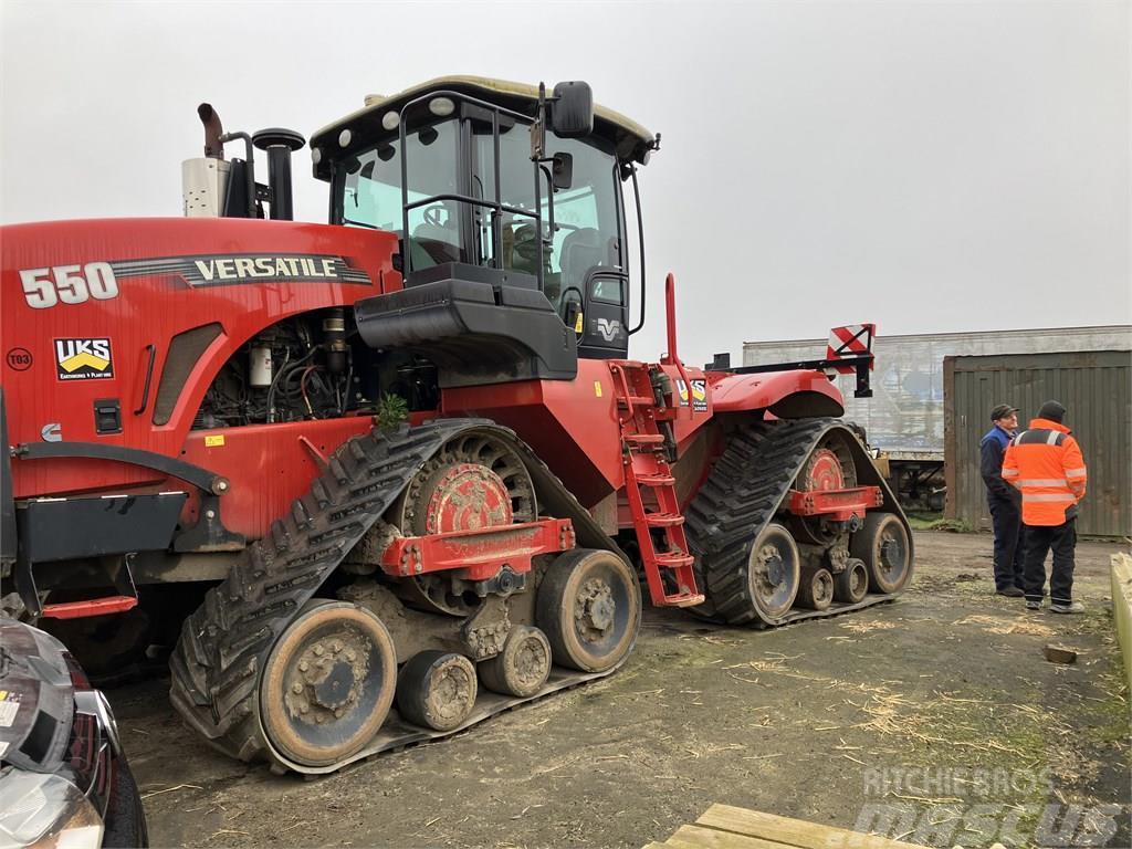Versatile DT550 Traktorji